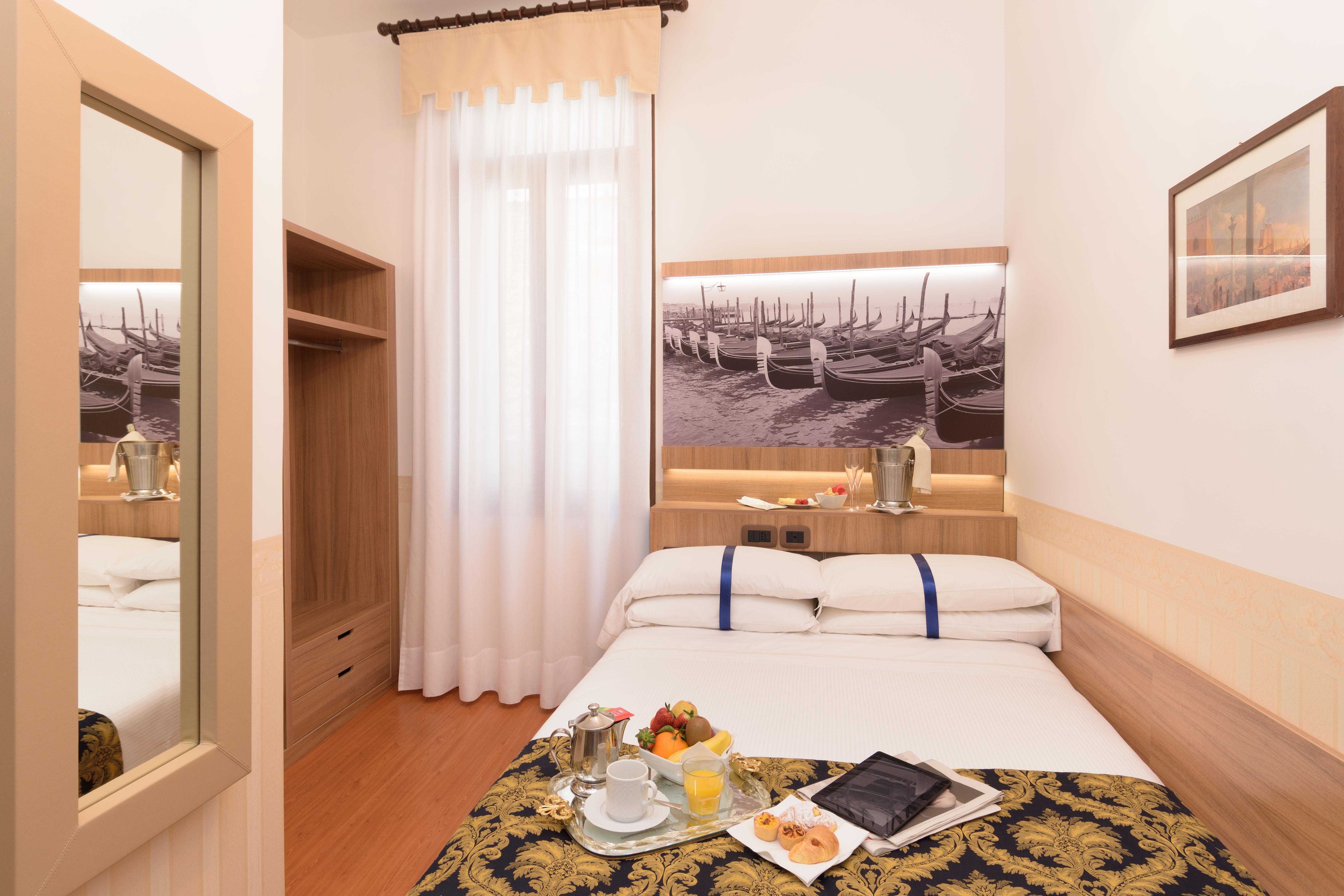 UNAHOTELS Ala Venezia Esterno foto
