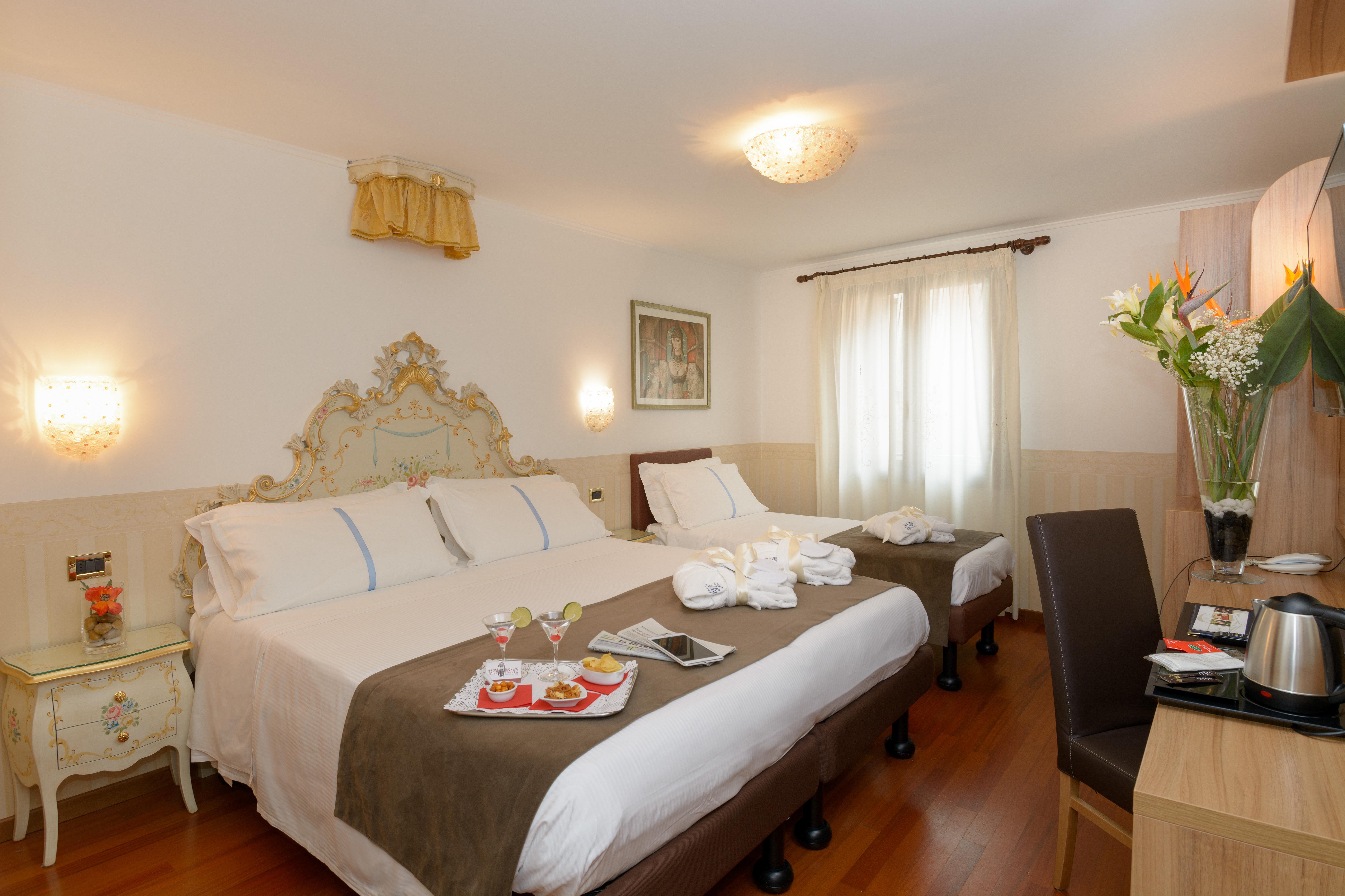 UNAHOTELS Ala Venezia Esterno foto