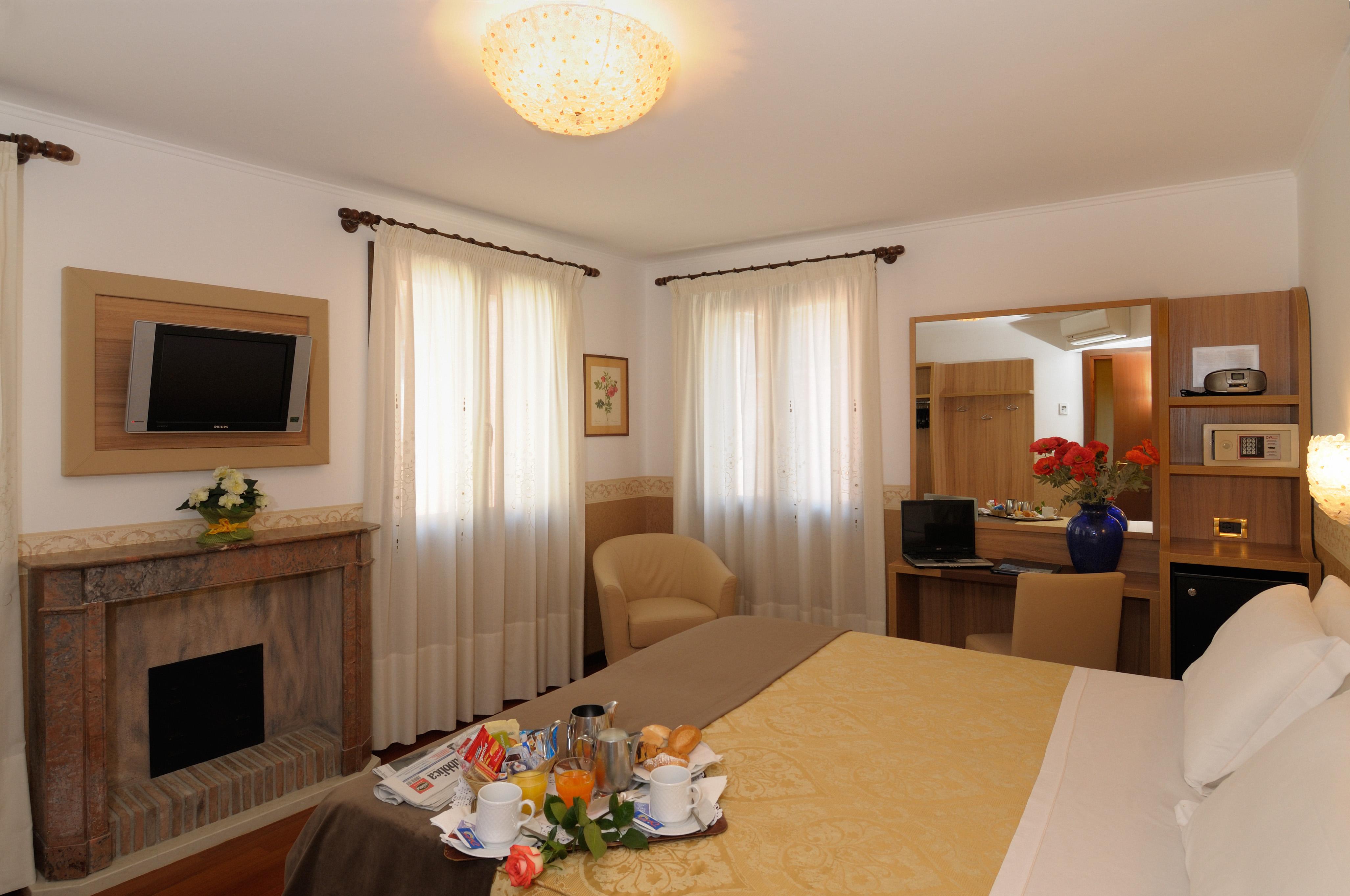 UNAHOTELS Ala Venezia Esterno foto