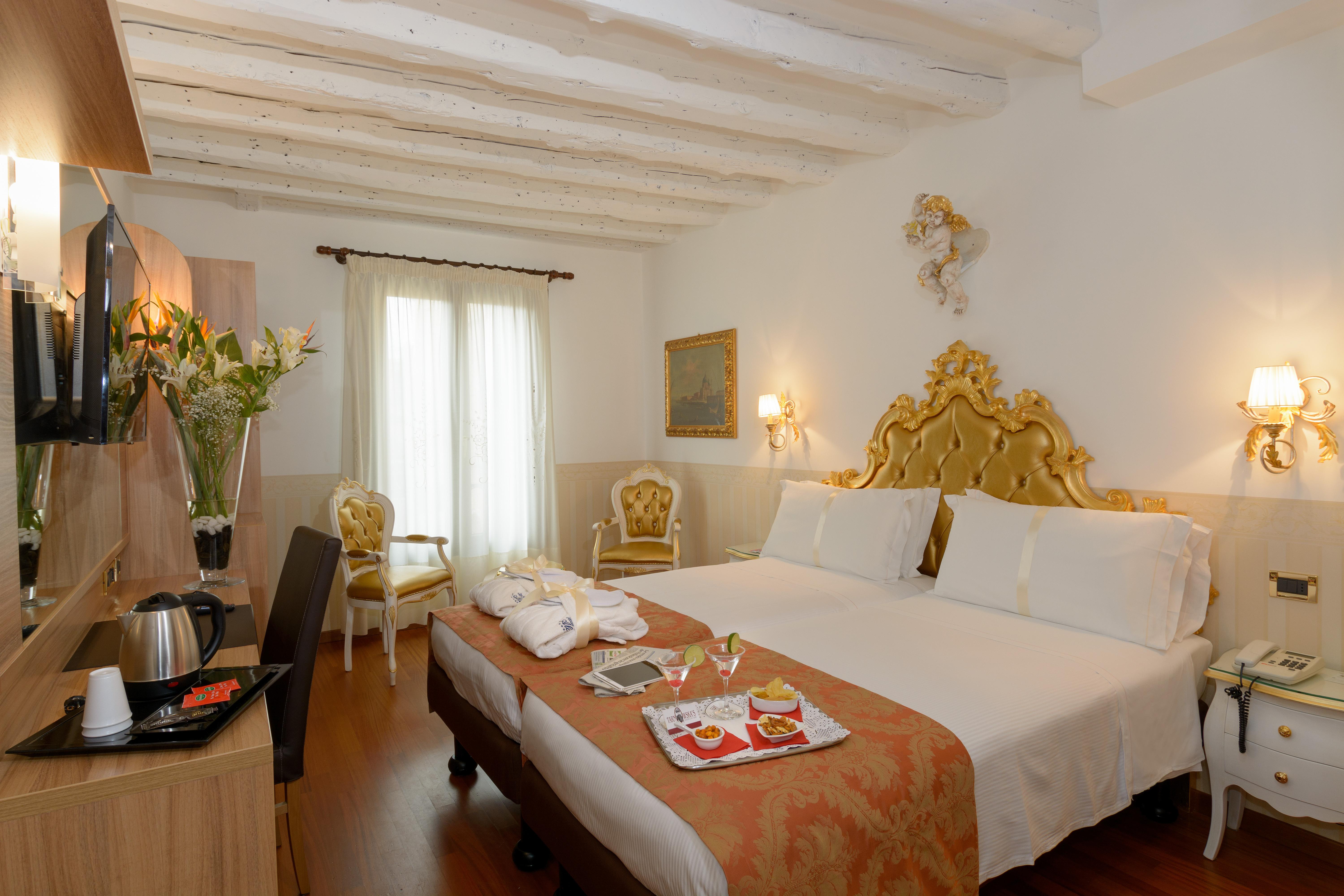 UNAHOTELS Ala Venezia Esterno foto