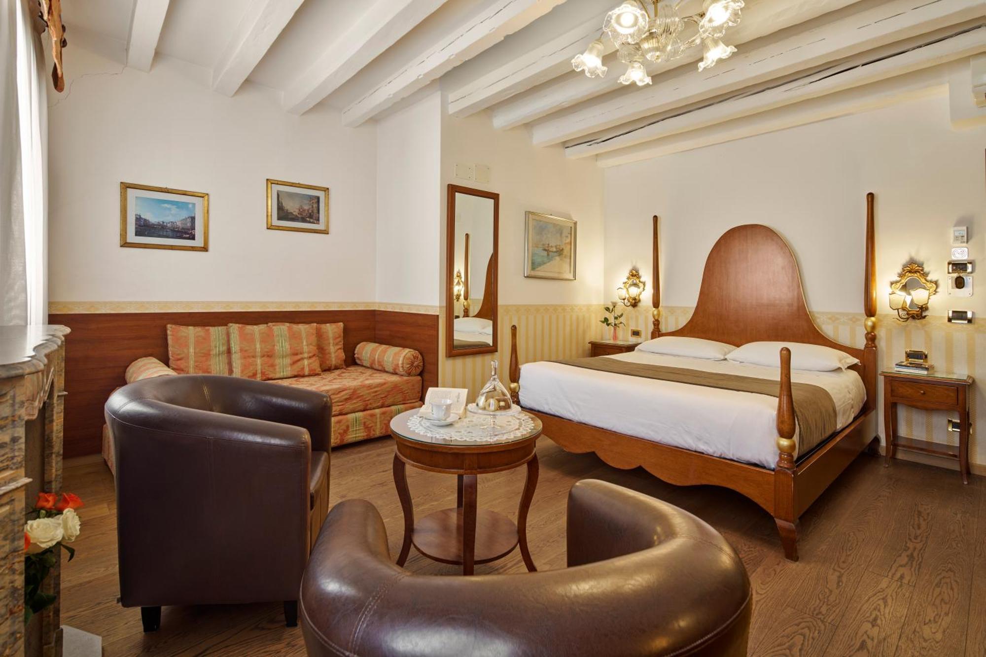 UNAHOTELS Ala Venezia Esterno foto